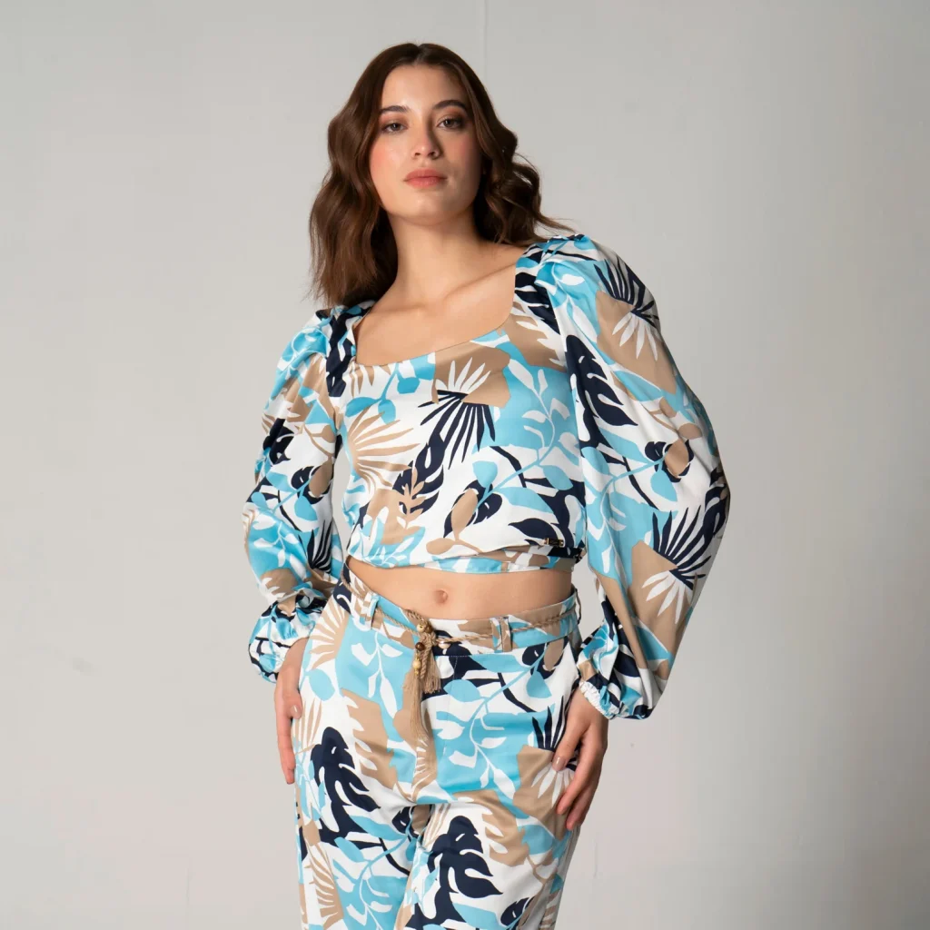 blusa-corta-slim-estampada-illusion-estampado-2